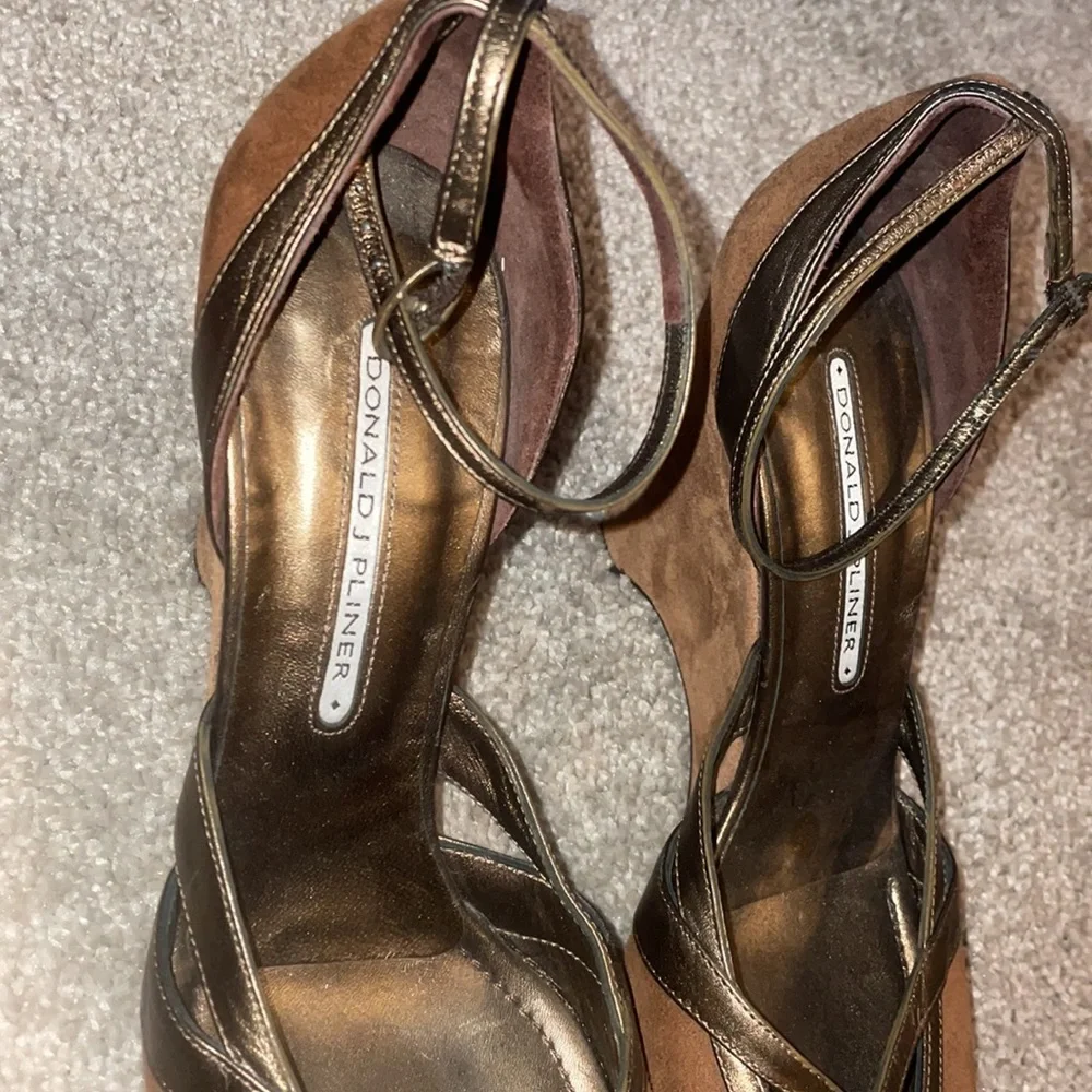 Donald J. Pliner pep toe pin up wedge bronze heel size 9.5